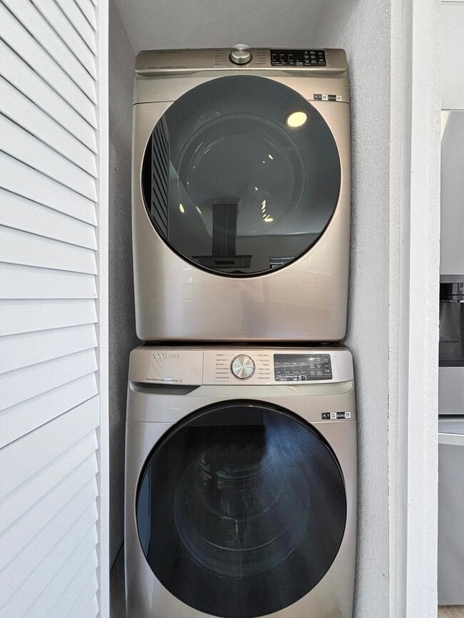 Building Photo - Charming & Spacious 2BD/2.5BA House in Nor...