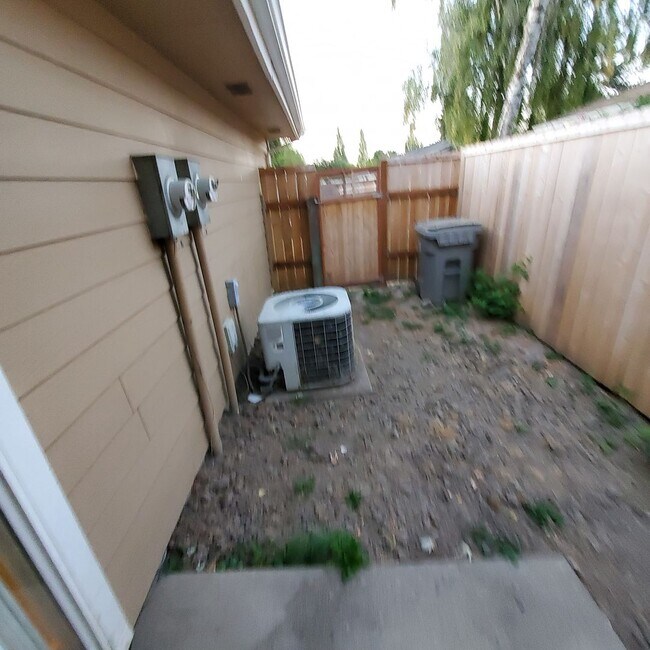 Building Photo - 30th Place Duplex