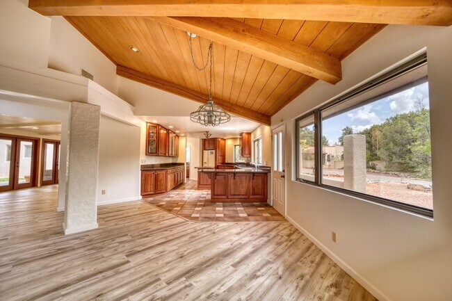 Building Photo - Beauty on Bowstring Drive
