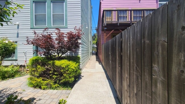 Building Photo - Updated top of the line Edwardian House in...