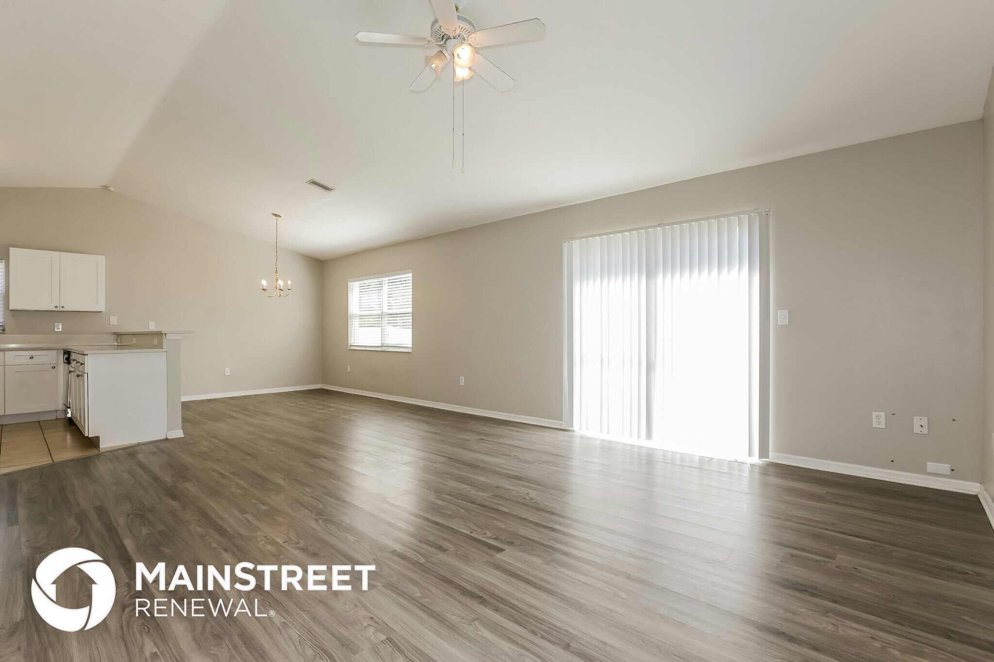 Building Photo - 734 Fox Lake Dr