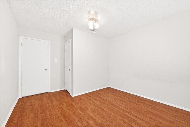 Building Photo - 11677 Village Pl Dr