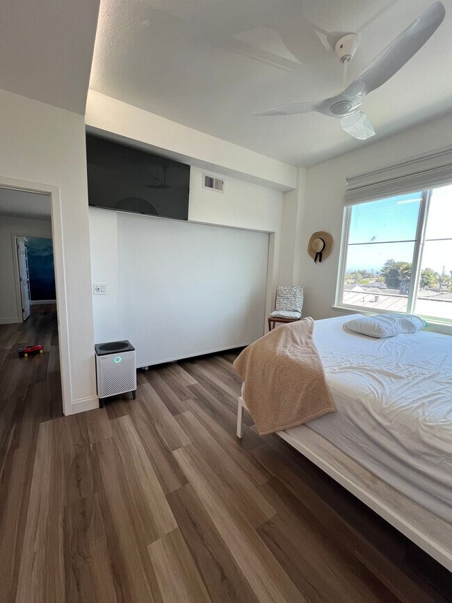 Building Photo - Coastal Living at Pleasure Point - Stunnin...
