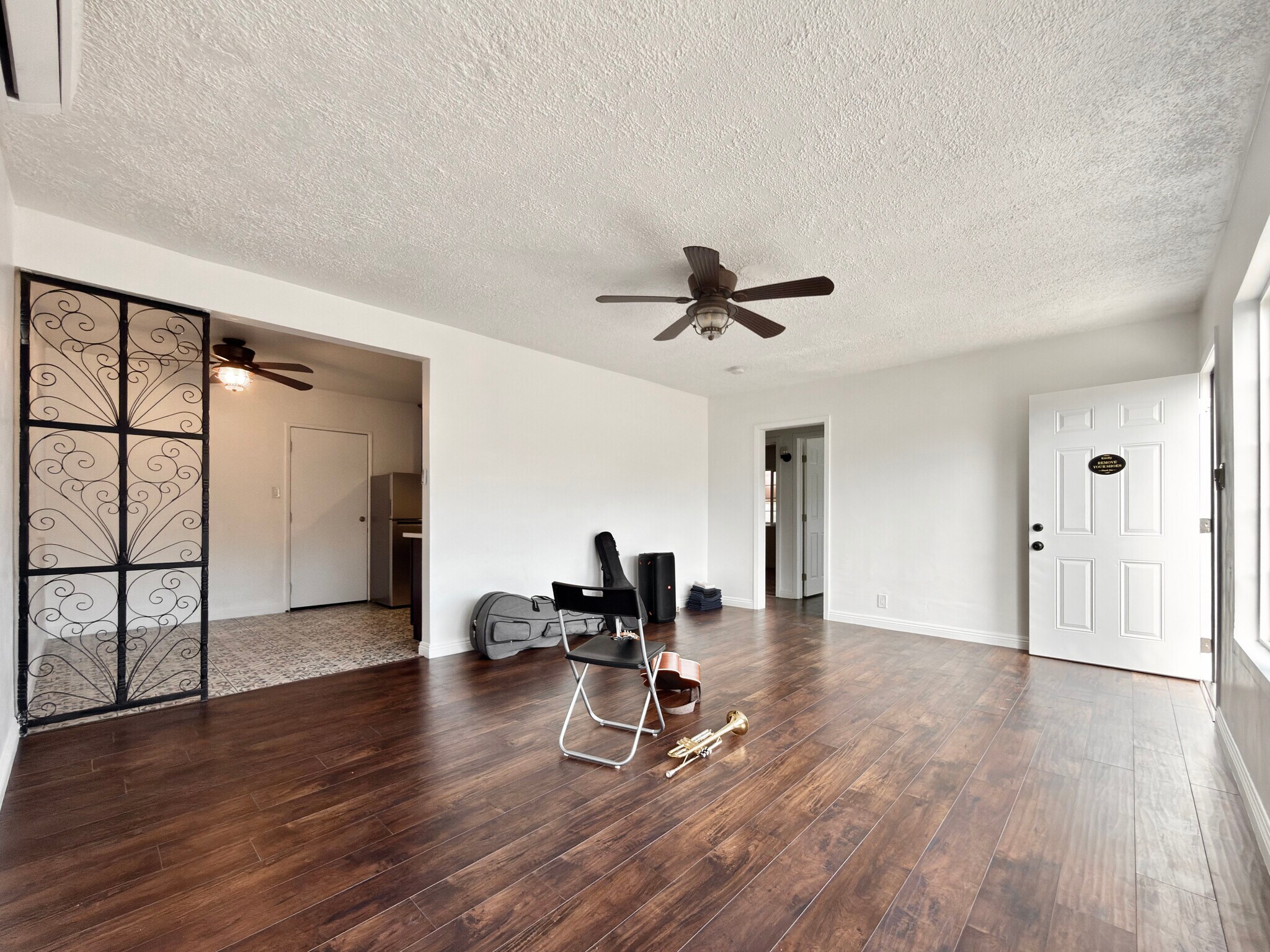 Living room to kitchen - 3552 Whiteside St