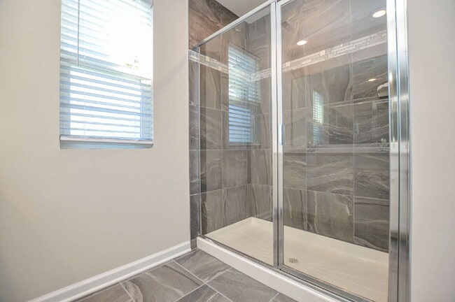 Building Photo - Easy Tega Cay Living in a Thoughtfully Updated Townhome