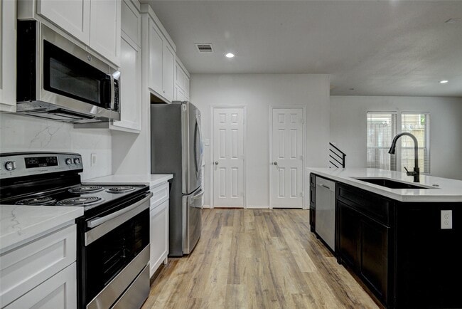 Building Photo - 7042 Plum Creek Terrace Ln