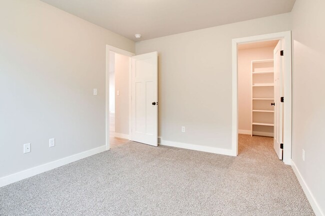 Building Photo - Modern 4-Bedroom Home in Moorhead