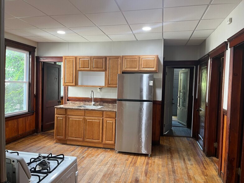 Primary Photo - 37 Columbia St