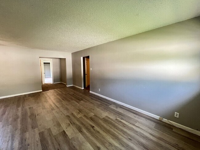 Building Photo - 509 Burlington Ave