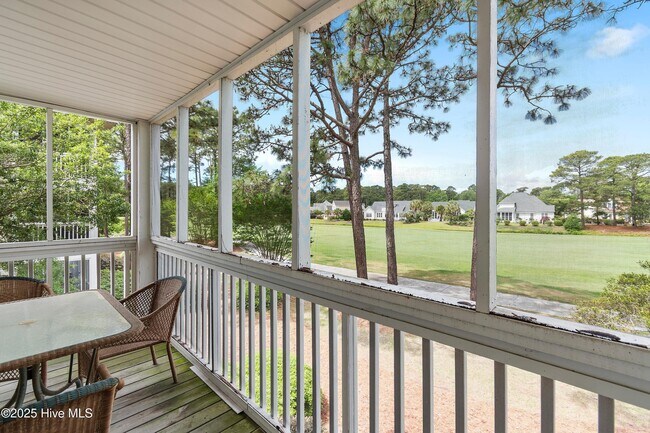 Building Photo - 3350 Club Villas Dr