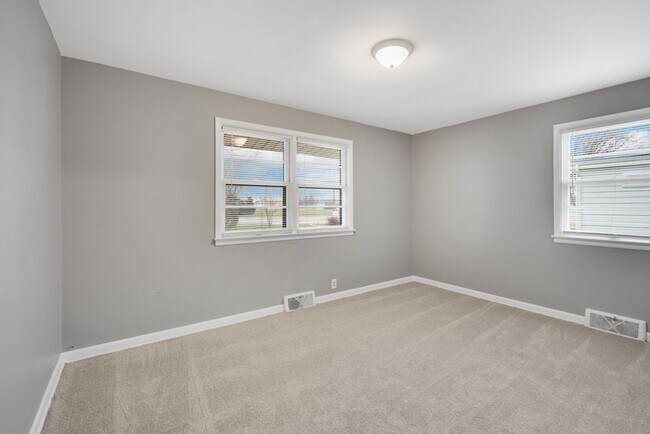 Building Photo - 3609 Maple Ave