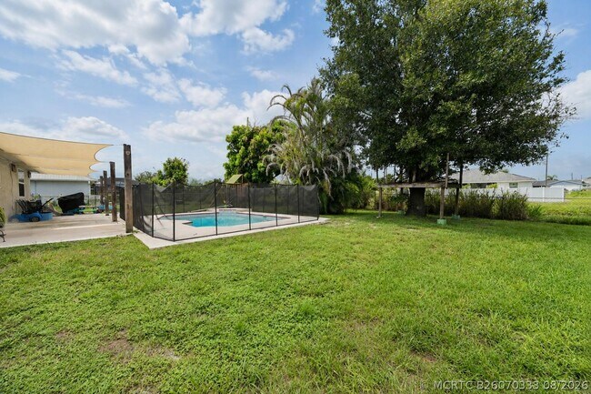 Building Photo - 1755 SW Castinet Ln