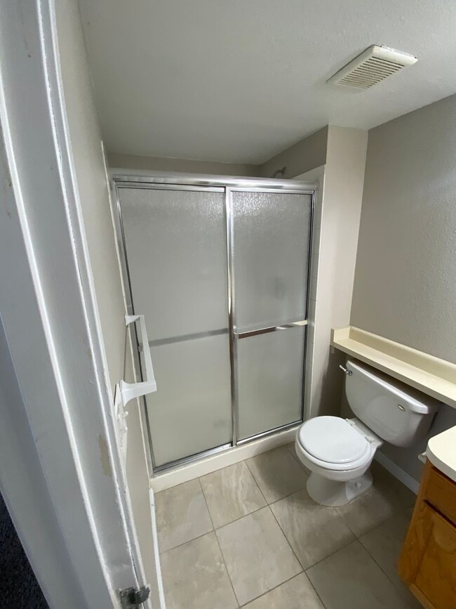 Building Photo - 3 Bedroom 2 Bathroom in Robinwood Condomin...