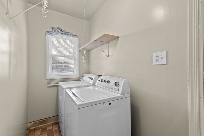 Building Photo - 904 Scarlet Oak Ct N