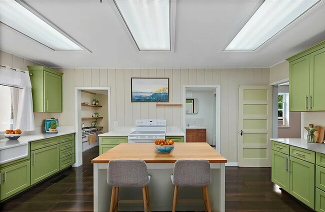 Building Photo - Beautiful Craftsman Home with Ample Parking & Outdoor Space