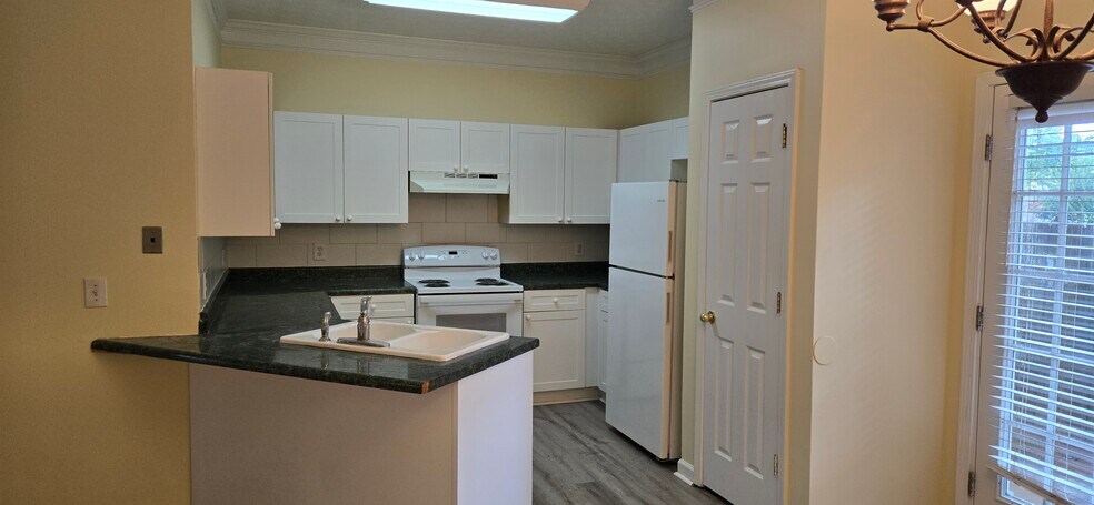 Building Photo - 5074 Leeshire Trce