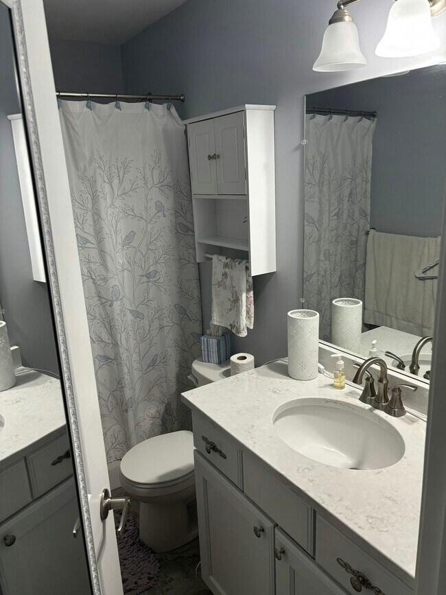 Building Photo - 2142 Hidden Ridge Dr