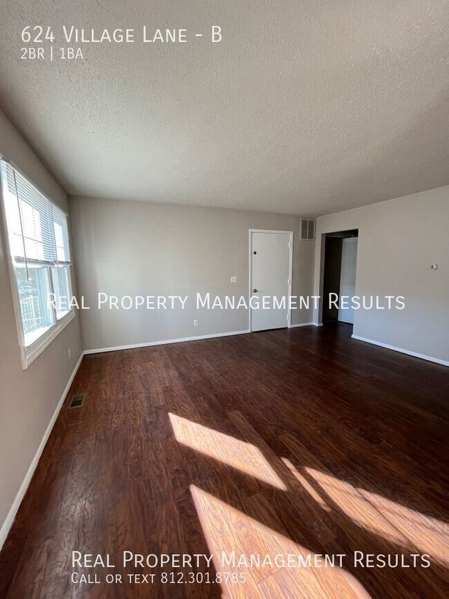 Building Photo - 624 Village Ln