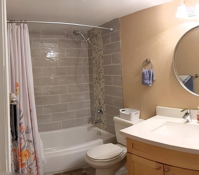 Building Photo - 9416 1st Ave NE