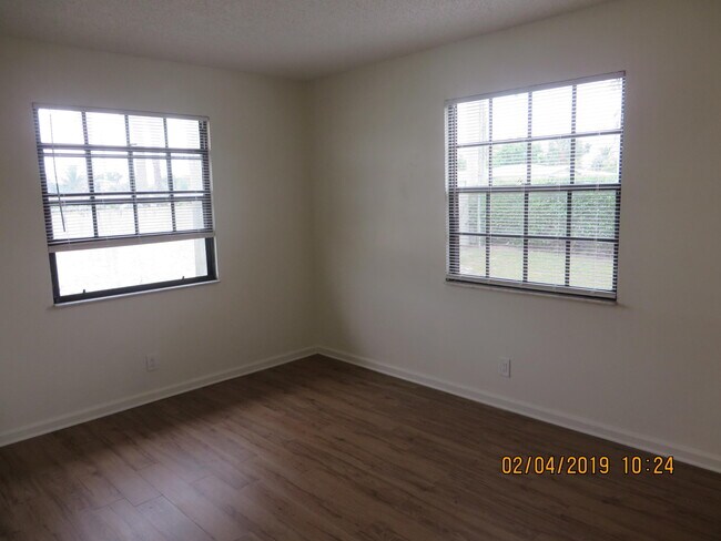 Building Photo - 2202 NE 4th St