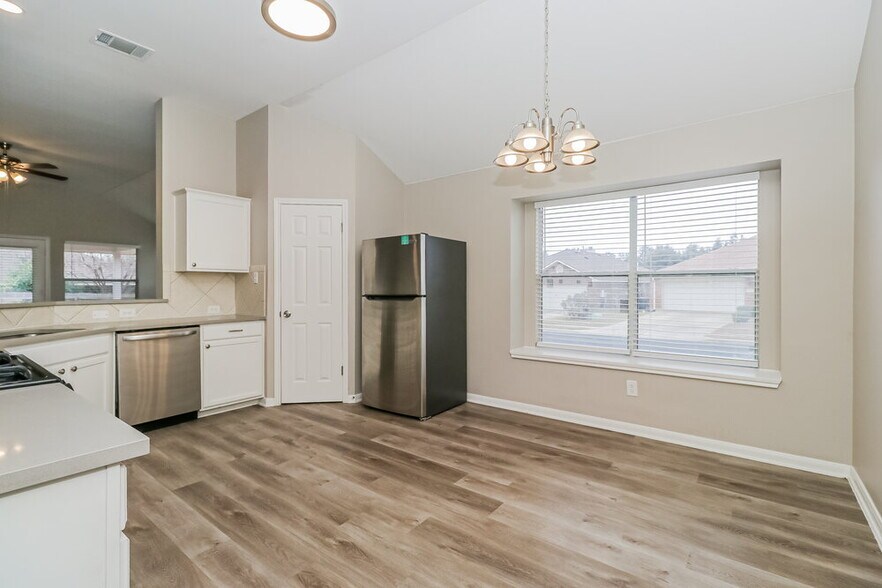 Building Photo - 200 N Crossing Trail