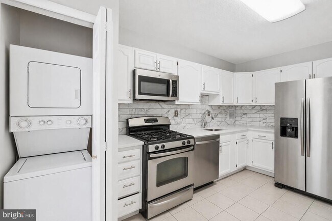 Building Photo - 3701 S George Mason Dr