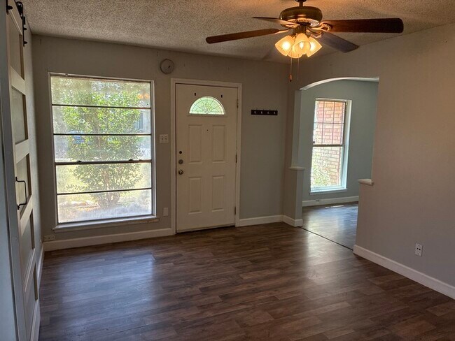 Building Photo - Welcome to this beautiful 4-bedroom, 2-bat...