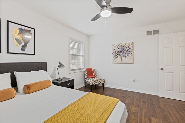 Building Photo - 6864 Aspenhill Dr