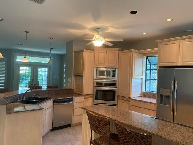 Building Photo - 30793 Pine Ct