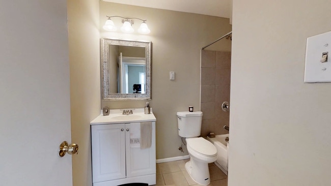 Building Photo - 47 Holstone Ln