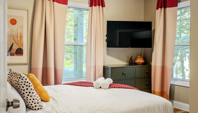 Building Photo - 223 Paxinos Dr