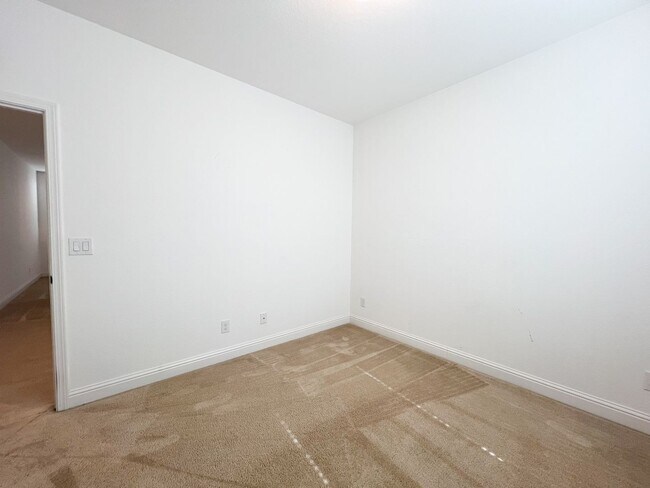 Building Photo - Spacious 4 Bd 3 Bath Home in Elk Grove