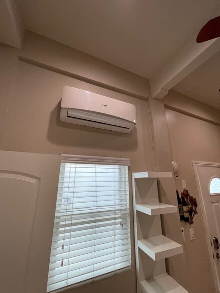 Building Photo - 7524 Fountain Ave