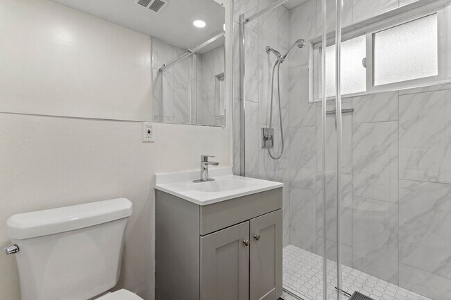 Building Photo - Beautiful Updated Santa Clarita Home | Large Backyard | Attached 2-Car Garage