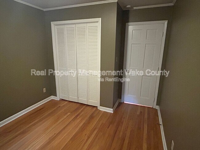 Building Photo - 4500 Connell Dr