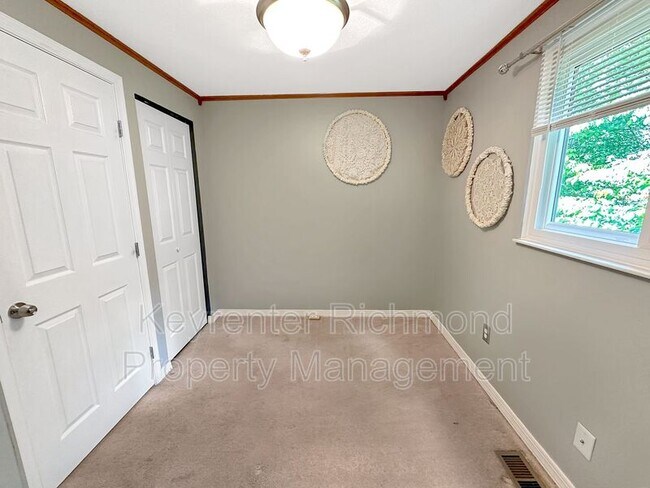 Building Photo - 749 Sturgis Dr