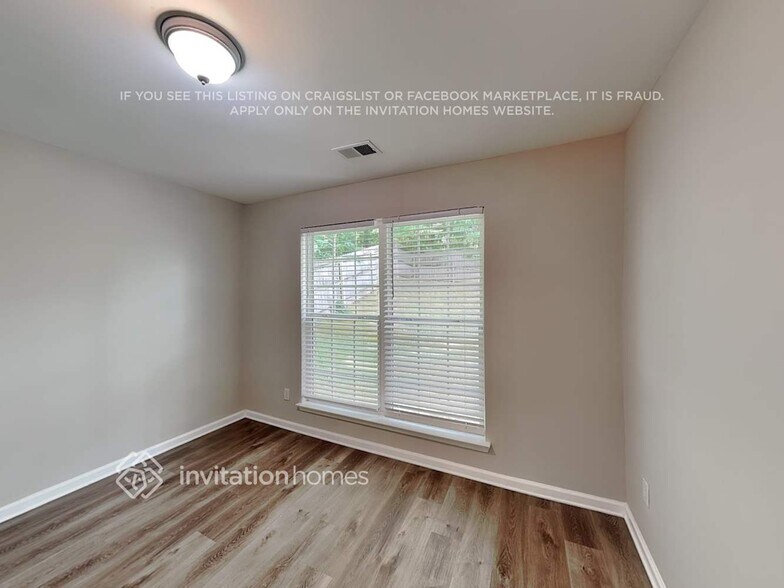 Building Photo - 5000 Buckeye Pl