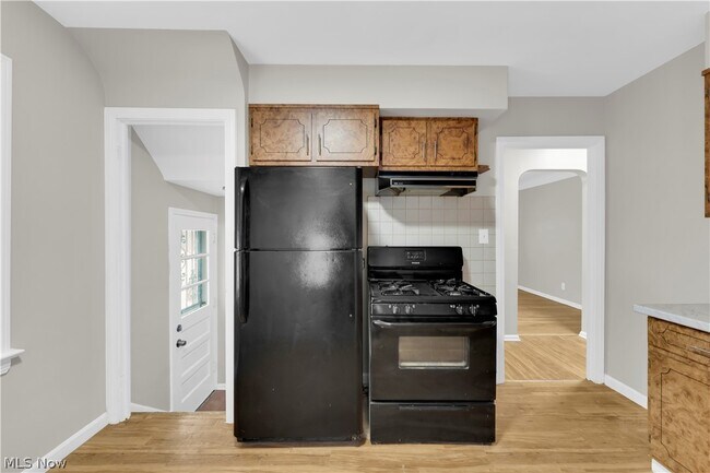 Building Photo - 21440 Fuller Ave