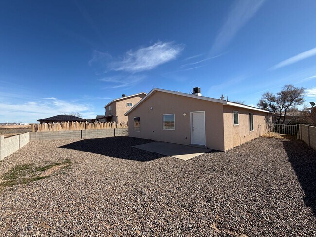 Building Photo - 3 Bedroom Single Story Home Near Northern Blvd NE & Loma Colorado Blvd NE!