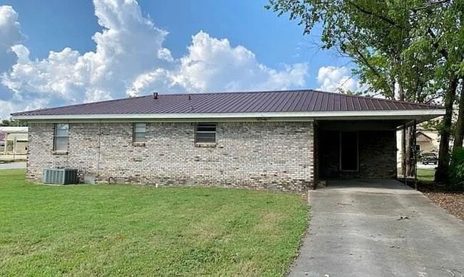 Building Photo - New Beginnings Start with AMRR: Charming 3-Bedroom Corner Lot Home Available Now