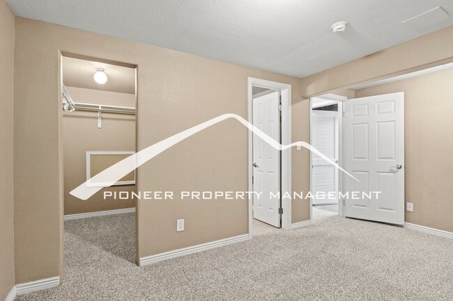 Building Photo - 3020 Mirage Dr