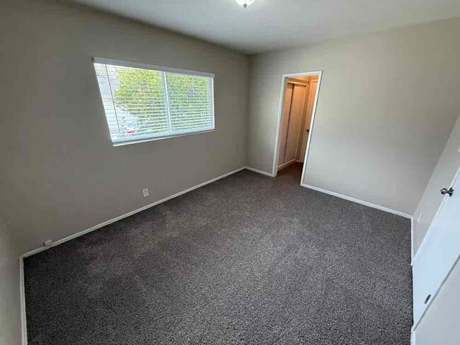 Building Photo - 7860 Sunny Brae Ave