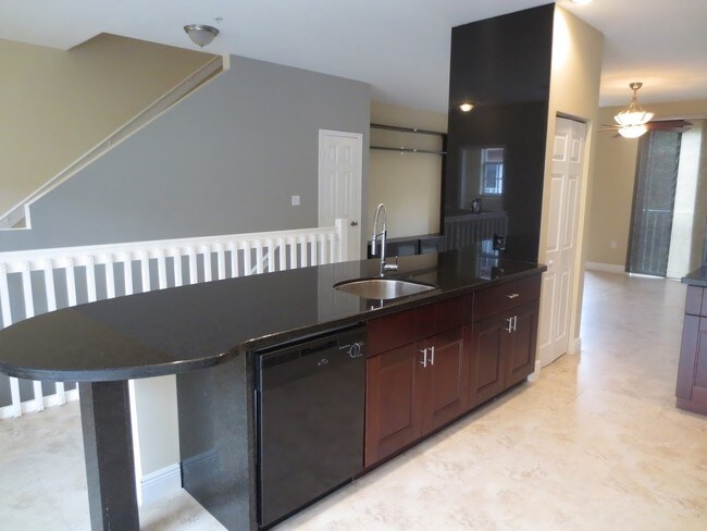 Building Photo - 2725 NE 8th Ave