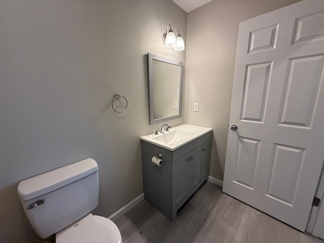Building Photo - Fully Furnished 3 Bedroom, 2 Bath Home wit...