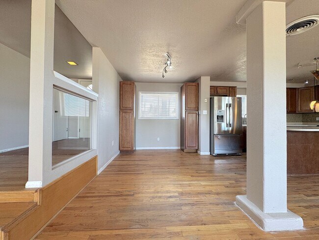 Building Photo - Northeast El Paso 3 bed/2bath in Mountain Park Neighborhood!