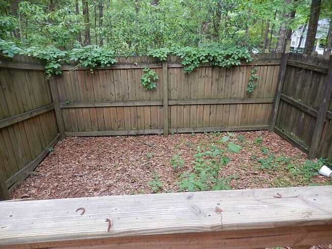 Building Photo - LOVELY 2/1.5 w/ Deck, & Privacy Fenced Yard! Available Now for $1250/month