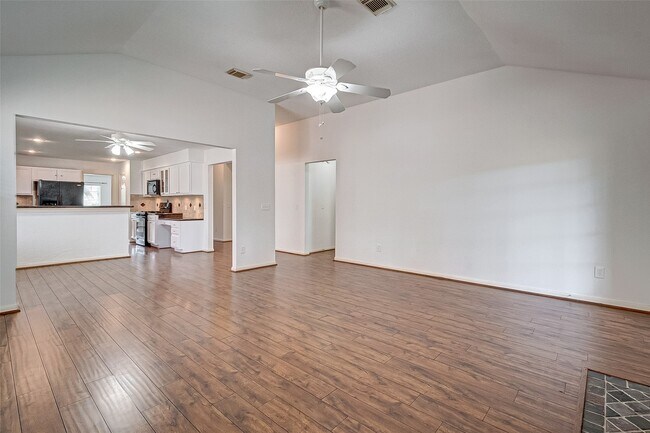 Building Photo - 22926 Rainbow Bend Ln