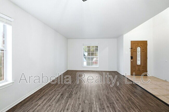 Building Photo - 832 Dimrock
