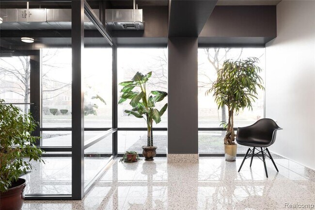 Building Photo - Amazing Location