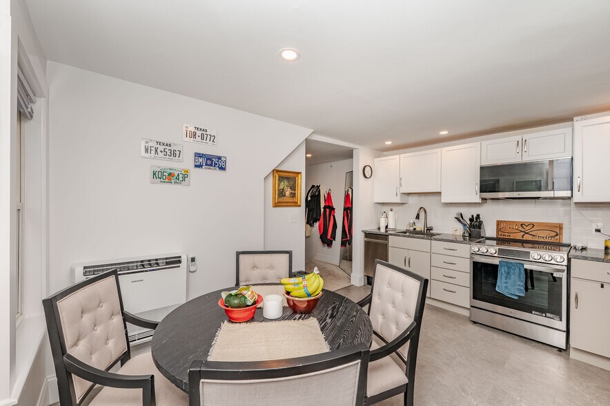 Building Photo - 361 Miller Ave